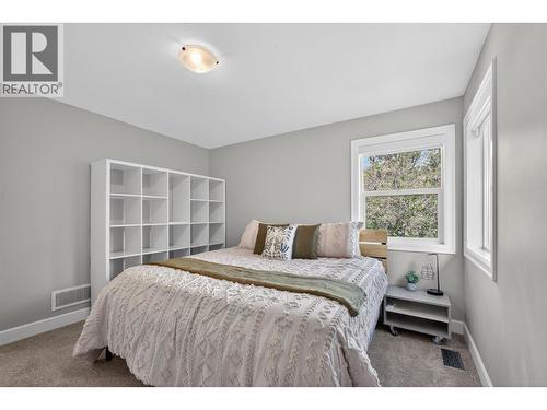 4588 Raymer Road, Kelowna, BC - Indoor Photo Showing Bedroom