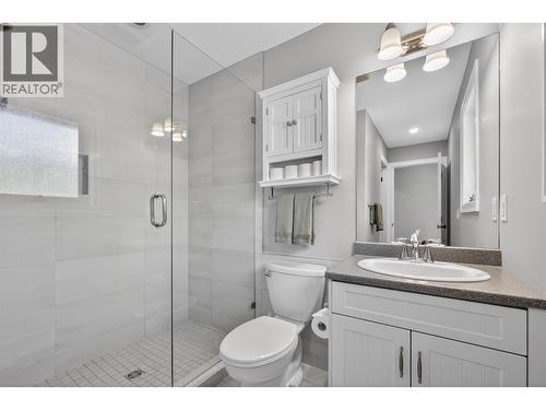 4588 Raymer Road, Kelowna, BC - Indoor Photo Showing Bathroom
