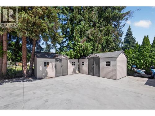 4588 Raymer Road, Kelowna, BC - Outdoor With Exterior