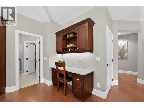 4588 Raymer Road, Kelowna, BC - Indoor
