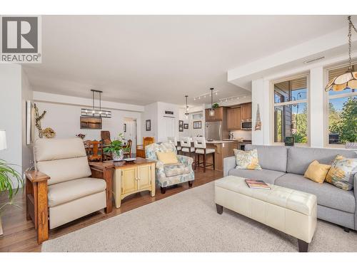 333 Longspoon Drive Unit# 19, Vernon, BC - Indoor Photo Showing Living Room
