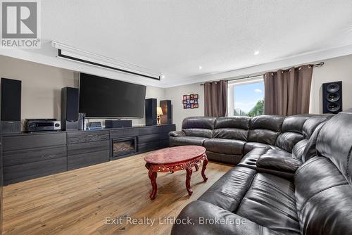 133 Farmers Road, Kawartha Lakes (Manvers), ON - Indoor Photo Showing Living Room