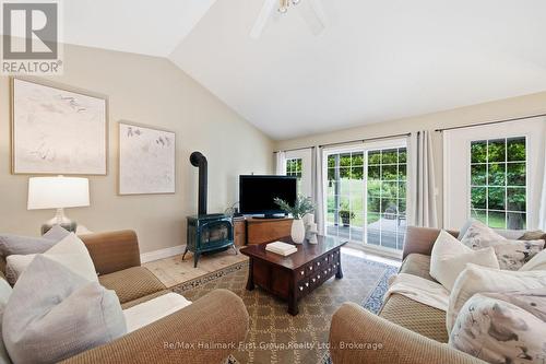 155 Whitehead Street, Alderville First Nation, ON - Indoor Photo Showing Living Room