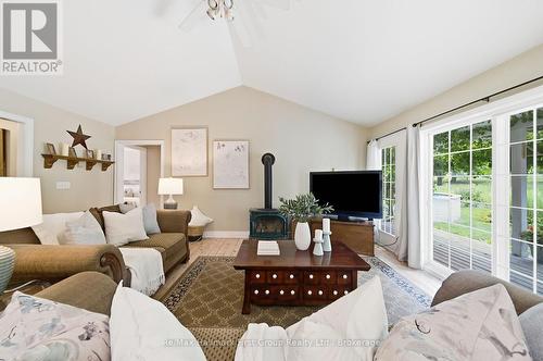 155 Whitehead Street, Alderville First Nation, ON - Indoor Photo Showing Living Room