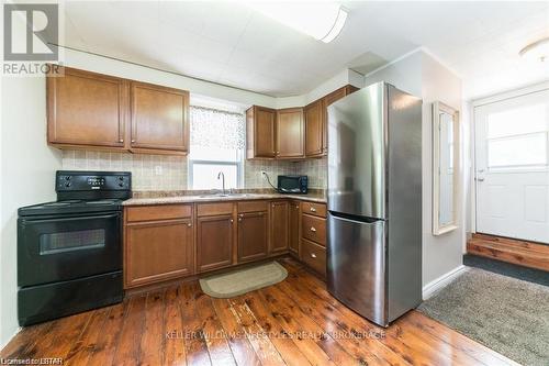 492 Emery Street E, London South (South F), ON - Indoor Photo Showing Kitchen