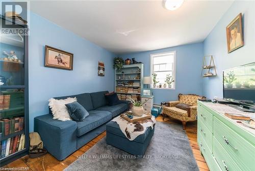 492 Emery Street E, London South (South F), ON - Indoor Photo Showing Living Room
