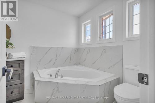 73 Fitzgerald Drive, Cambridge, ON - Indoor Photo Showing Bathroom