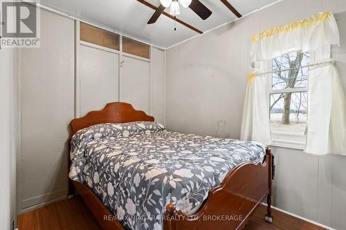 32 Erie Heights Line, Haldimand (Dunnville), ON - Indoor Photo Showing Bedroom