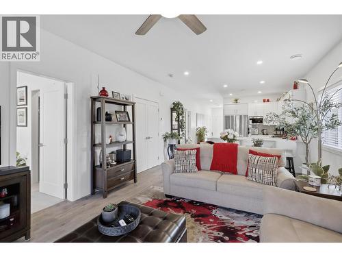 2683 Ord Road Unit# 163, Kamloops, BC - Indoor Photo Showing Living Room