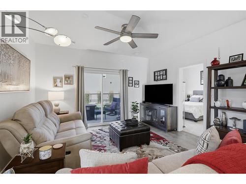 2683 Ord Road Unit# 163, Kamloops, BC - Indoor Photo Showing Living Room