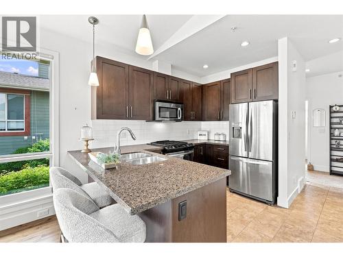 130 Colebrook Road Unit# 88, Kamloops, BC - Indoor Photo Showing Kitchen With Stainless Steel Kitchen With Double Sink With Upgraded Kitchen