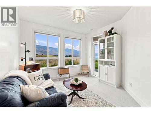 130 Colebrook Road Unit# 88, Kamloops, BC - Indoor Photo Showing Living Room