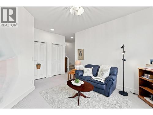130 Colebrook Road Unit# 88, Kamloops, BC - Indoor Photo Showing Living Room