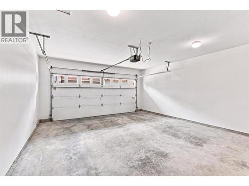 130 Colebrook Road Unit# 88, Kamloops, BC - Indoor Photo Showing Garage
