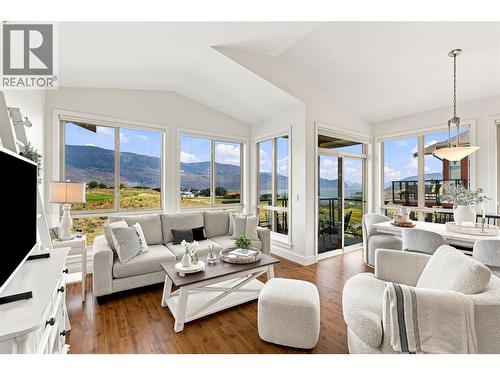 130 Colebrook Road Unit# 88, Kamloops, BC - Indoor Photo Showing Living Room