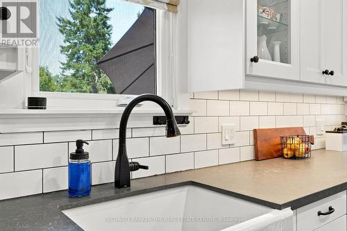 22 Western Avenue, Innisfil, ON - Indoor Photo Showing Kitchen