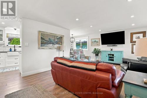 22 Western Avenue, Innisfil, ON - Indoor Photo Showing Living Room