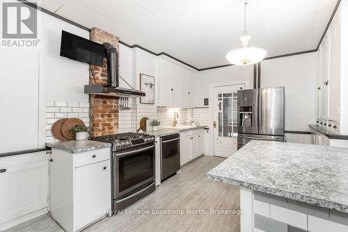 29 Tecumseth Street, Orillia, ON - Indoor Photo Showing Kitchen With Upgraded Kitchen