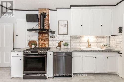 29 Tecumseth Street, Orillia, ON - Indoor Photo Showing Kitchen With Upgraded Kitchen