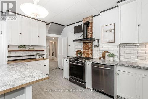 29 Tecumseth Street, Orillia, ON - Indoor Photo Showing Kitchen With Upgraded Kitchen