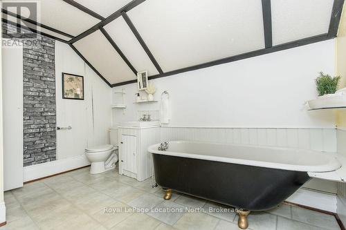 29 Tecumseth Street, Orillia, ON - Indoor Photo Showing Bathroom