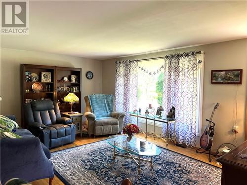 1469 Munro Road, Markstay-Warren, ON - Indoor Photo Showing Living Room