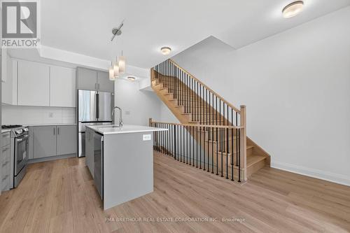 52 Burleigh Mews, Vaughan, ON - Indoor Photo Showing Kitchen
