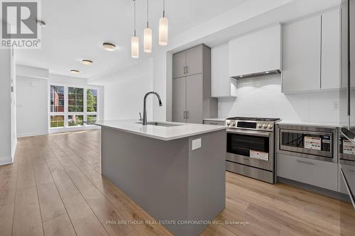 52 Burleigh Mews, Vaughan, ON - Indoor Photo Showing Kitchen With Upgraded Kitchen