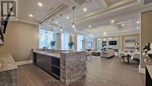 913 - 10 Gatineau Drive, Vaughan, ON - Indoor