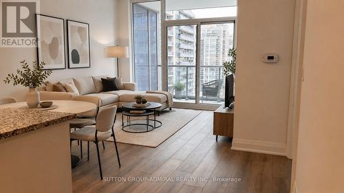 913 - 10 Gatineau Drive, Vaughan, ON - Indoor Photo Showing Living Room