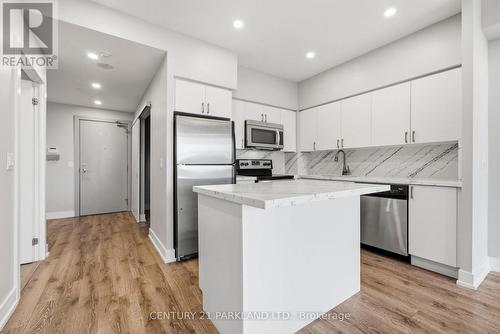 602 - 1638 Bloor Street W, Toronto, ON - Indoor Photo Showing Kitchen With Stainless Steel Kitchen With Upgraded Kitchen