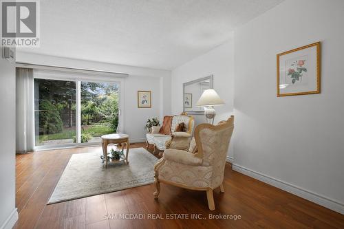 2640 Canberra Road, Mississauga, ON - Indoor Photo Showing Living Room