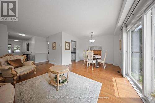 2640 Canberra Road, Mississauga, ON - Indoor Photo Showing Living Room