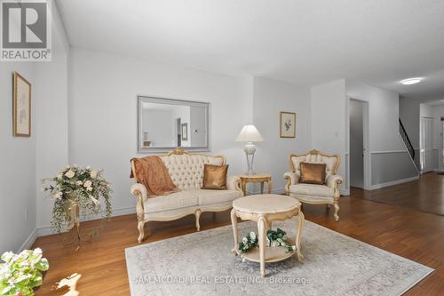 2640 Canberra Road, Mississauga, ON - Indoor Photo Showing Living Room