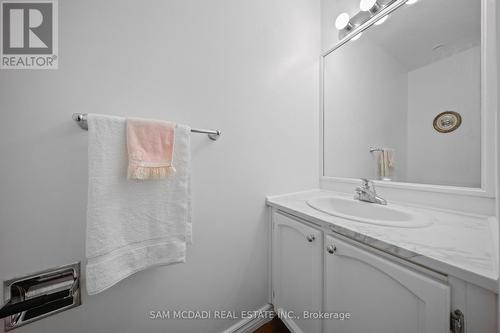 2640 Canberra Road, Mississauga, ON - Indoor Photo Showing Bathroom