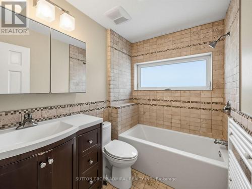 Second floor 4 piece bathroom - 246 Ellis Avenue, Toronto, ON - Indoor Photo Showing Bathroom