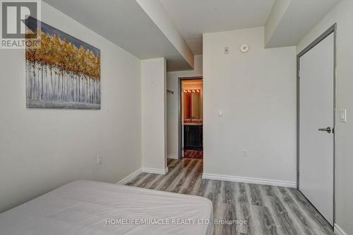 209F - 275 Larch Street, Waterloo, ON - Indoor Photo Showing Bedroom