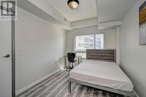 209F - 275 Larch Street, Waterloo, ON - Indoor Photo Showing Bedroom