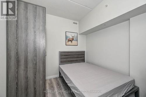209F - 275 Larch Street, Waterloo, ON - Indoor Photo Showing Bedroom