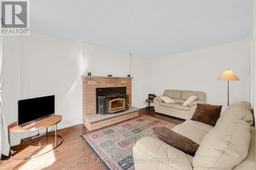 123 Benn Drive, Cambridge, ON - Indoor Photo Showing Living Room With Fireplace