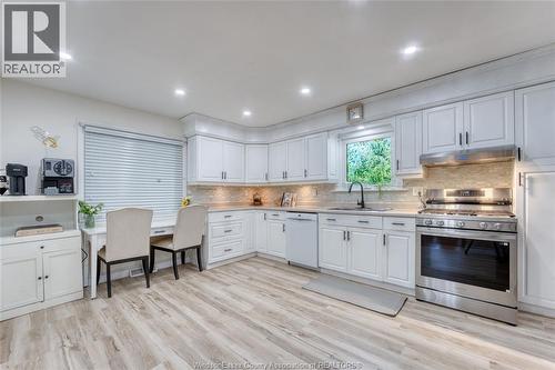 12437 St Thomas, Tecumseh, ON - Indoor Photo Showing Kitchen