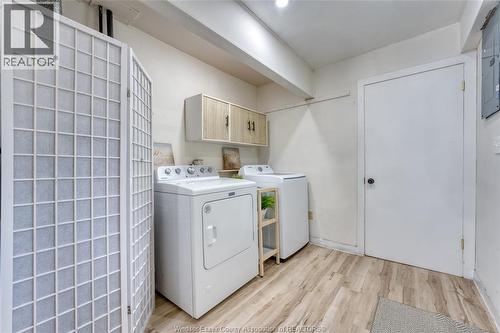 12437 St Thomas, Tecumseh, ON - Indoor Photo Showing Laundry Room