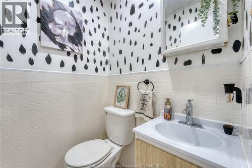 12437 St Thomas, Tecumseh, ON - Indoor Photo Showing Bathroom