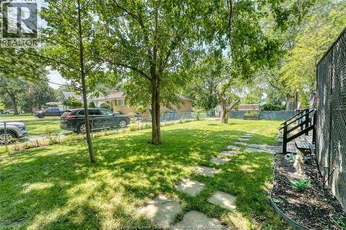 12437 St Thomas, Tecumseh, ON - Outdoor