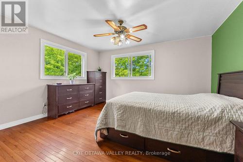 1292 Green Lake Road, North Algona Wilberforce, ON - Indoor Photo Showing Bedroom
