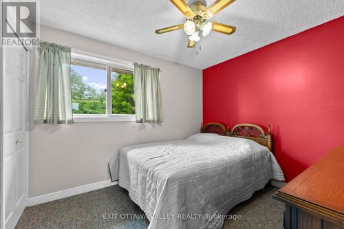 1292 Green Lake Road, North Algona Wilberforce, ON - Indoor Photo Showing Bedroom
