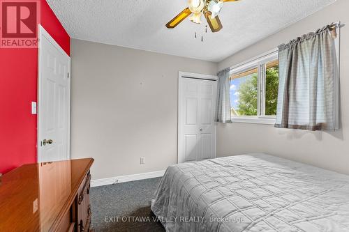 1292 Green Lake Road, North Algona Wilberforce, ON - Indoor Photo Showing Bedroom