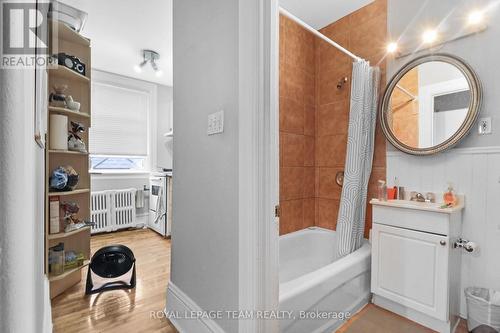 548 Maclaren Street, Ottawa, ON - Indoor Photo Showing Bathroom