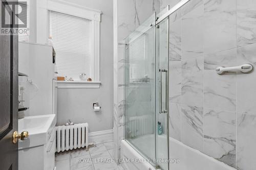 548 Maclaren Street, Ottawa, ON - Indoor Photo Showing Bathroom
