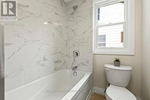 95 Chetwood Street, St. Catharines (Western Hill), ON - Indoor Photo Showing Bathroom